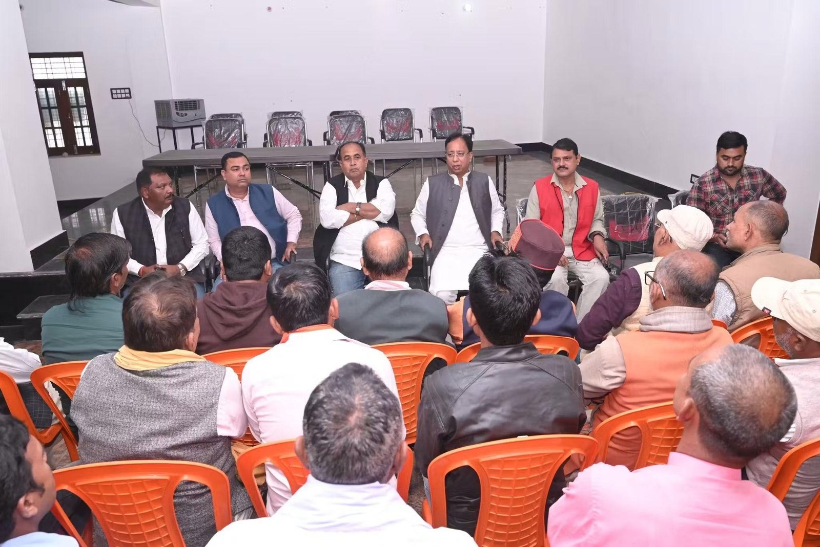 चनपटिया में भाजपा की समीक्षात्मक बैठक — सांसद संजय जायसवाल ने उमाकांत सिंह के निवास पर कार्यकर्ताओं का उत्साह बढ़ाया